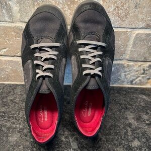 Clark’s black women’s slip on sneakers size 7